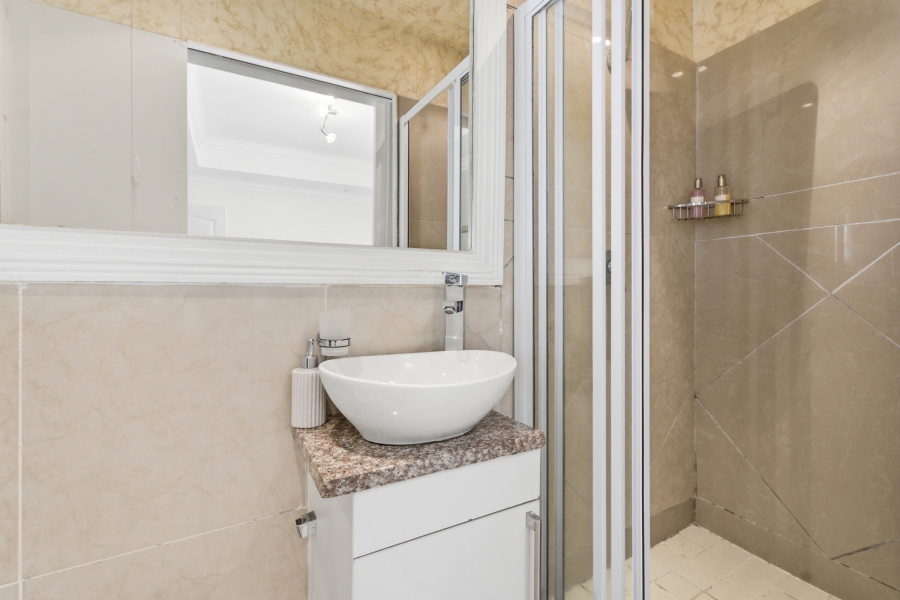 To Let 3 Bedroom Property for Rent in Sea Point Western Cape